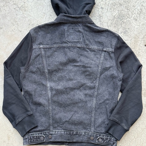 Levi’s Hybrid Vintage Fit Hooded Trucker Denim Jacket UNISEX Black - Picture 6 of 8